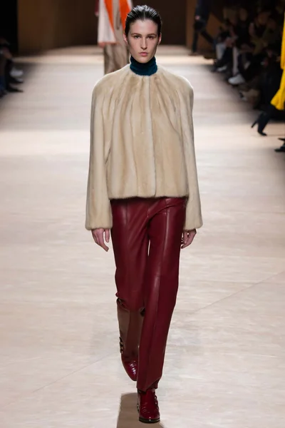 Look 25